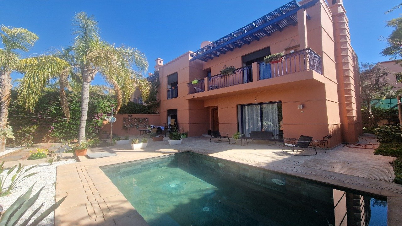 BELLE VILLA À VENDRE AVEC PISCINE - RÉSIDENCE SÉCURISÉE (10MIN DE GUÉLIZ)