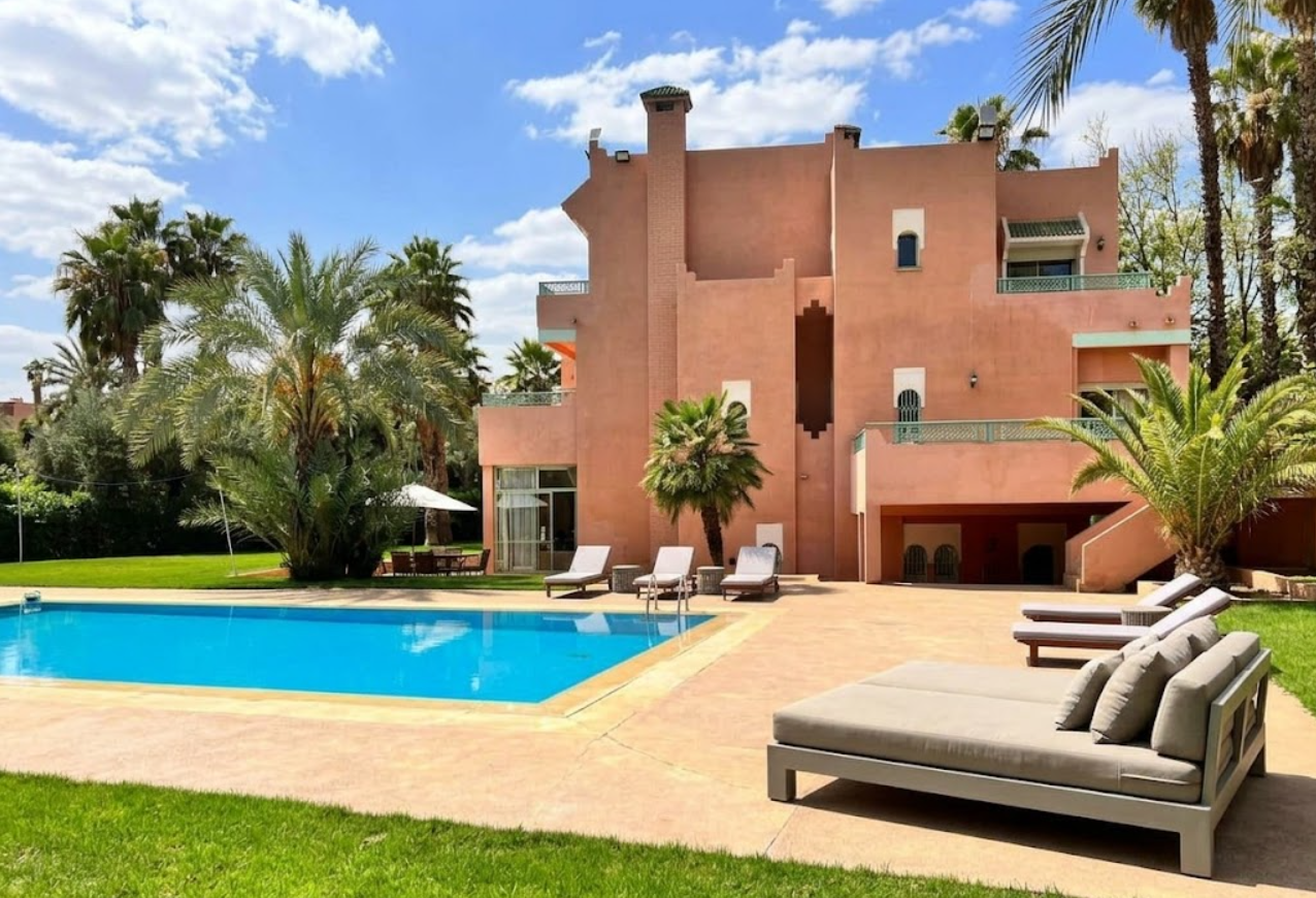 Villa de charme piscine chauffée jardins palmeraie