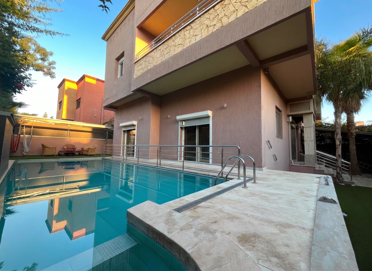 Belle villa familiale avec piscine et hammam à Targa 7 mn du centre en voiture