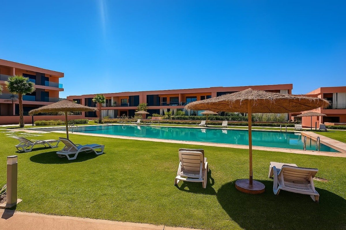 Bel Appartement Contemporain  en Rez de Jardin au Noria Golf Resort en Location Longue Durée
