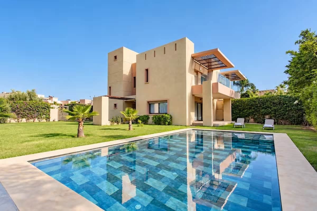 Élégance et Sérénité – Villa Noria, Marrakech: Superbe villa bien meublée avec piscine LLD vue sur Golf