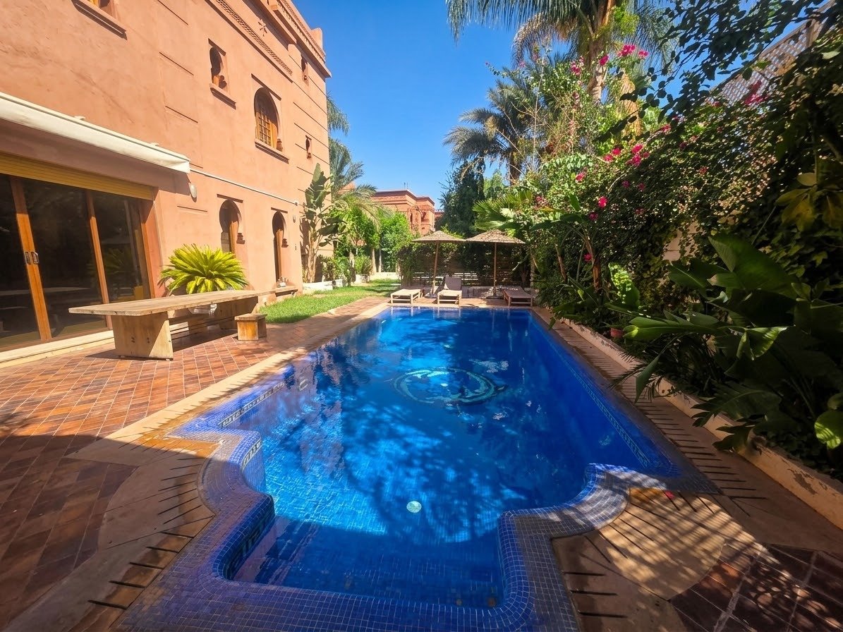 Splendide Villa de Maître – 780 m² Jardin, Piscine, Hammam – Targa (Proche Écoles Françaises)