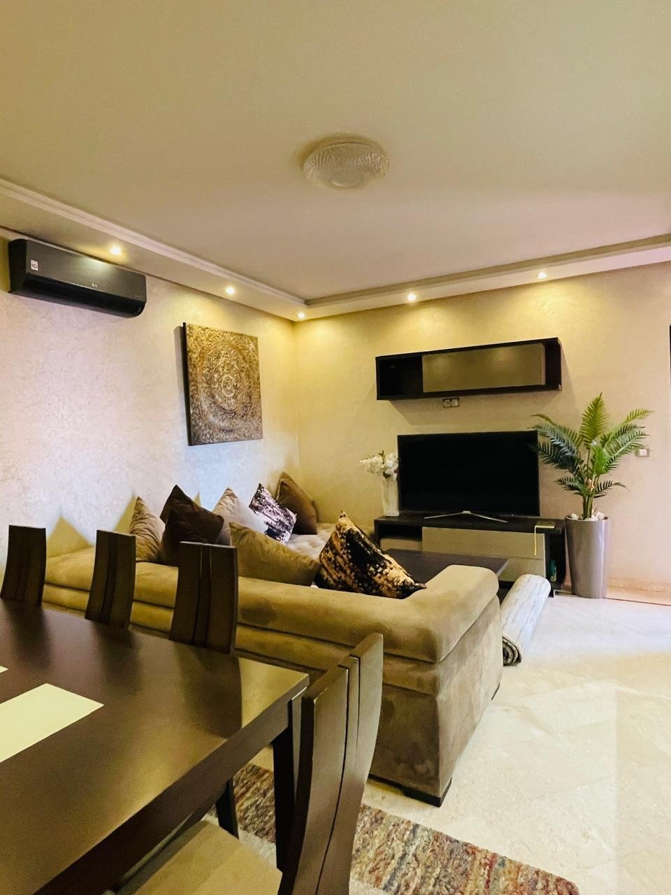 Bel Appartement Meublé de 2 Chambres (102 m²) à Louer – Hivernage, Marrakech