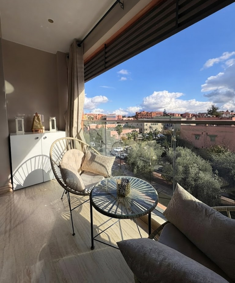 Appartement contemporain bien meublé avec terrasse- Hivernage - Longue durée