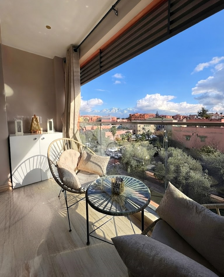 Appartement contemporain bien meublé avec terrasse- Hivernage - Longue durée