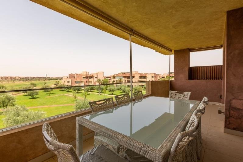 A louer meublé ce superbe appartement avec une belle terrasse vue magnifique sur le Golf et la piscine à Prestigia-Ambre