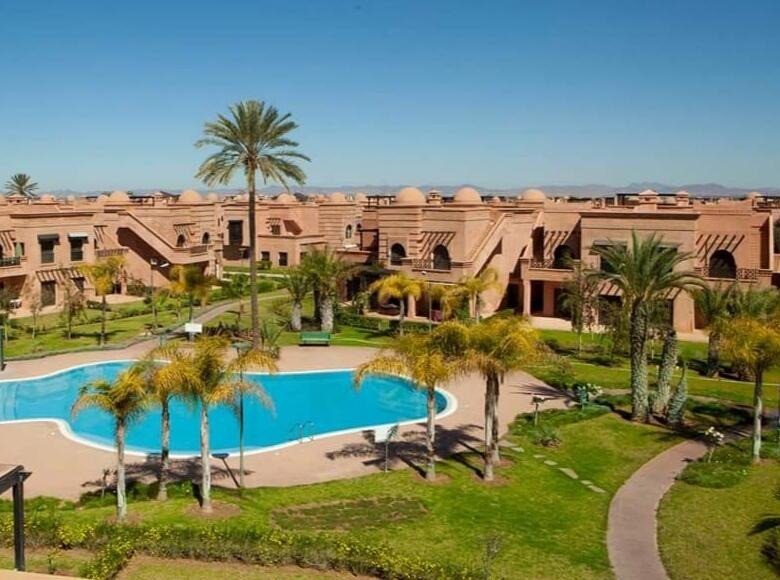Bel appartement à louer meublé très lumineux refait à neuf avec une jolie terrasse, situé dans une résidence sécurisée avec jardin et piscine, Atlas Golf Resort route de Fès, Marrakech