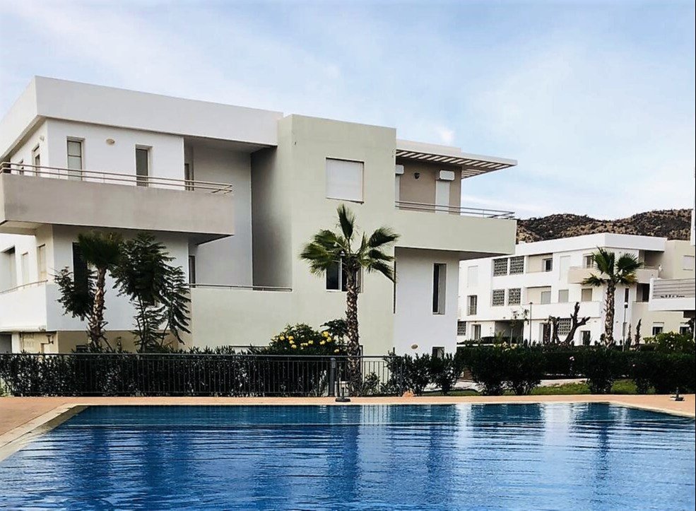 A louer meublé un appartement au rez de chaussée de  2 chambres de 115m² avec une terrasse à Imi Ouaddar dans une résidence calme et bien sécurisée - Agadir