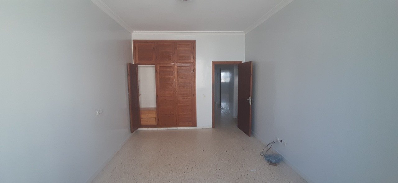 Grand appartement à louer vide de 3 pièces situé dans un quartier résidentiel sécurisé et calme plus prisé Najah -Agadir