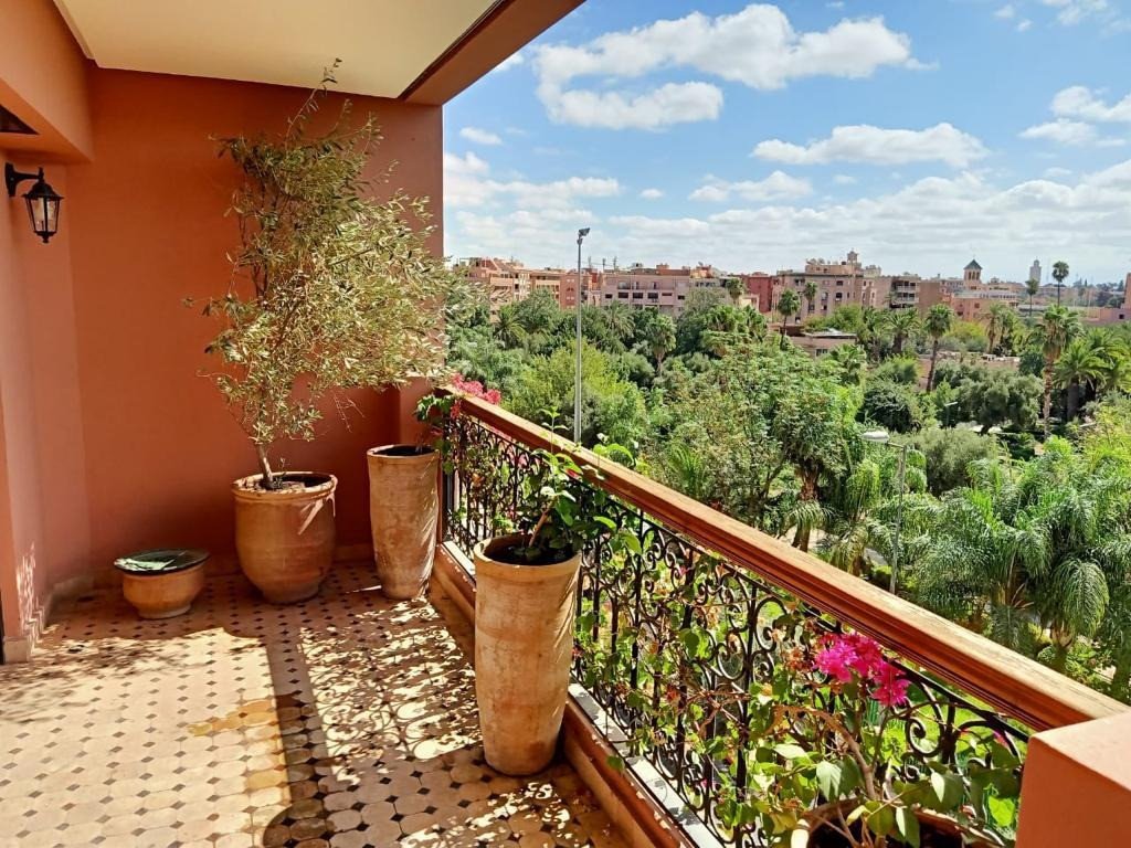 Très bel appartement de 120m² à louer vide 2ch avec balcon magnifique vue sur jardin parc Harti et Atlas