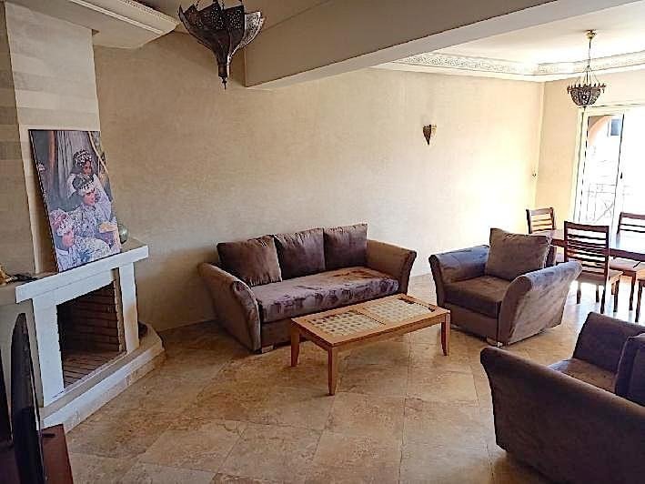 A louer meublé bel appartement de 2 chambres avec balcon, situé dans une résidence sécurisée au quartier Victor Hugo