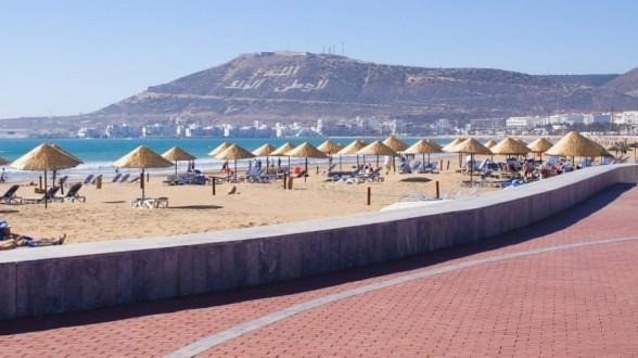 Bel Appartement familial meublé à louer de 3 chambres, 2 SDB avec balcon dans un immeuble R+3 à 10 min de la plage - Agadir