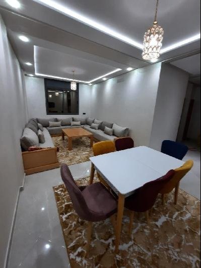 TINASS IMMO vous propose un appartement tout neuf meublé à louer de 2 chambres avec balcon d'une sup de 80m² au 1er étage dans un immeuble neuf R+3  dans un quartier calme et sécurisé à Hay Mohammadi Agadir