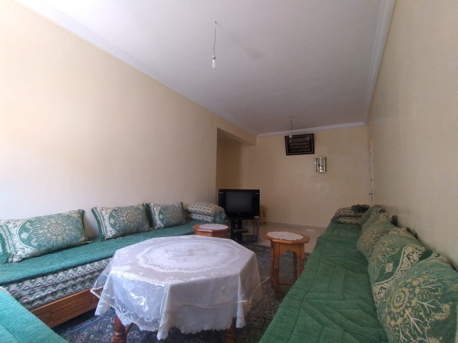 Bel appartement bien meublé de 2 chambres salon, situé dans une résidence calme et sécurisée près de Fadissa.