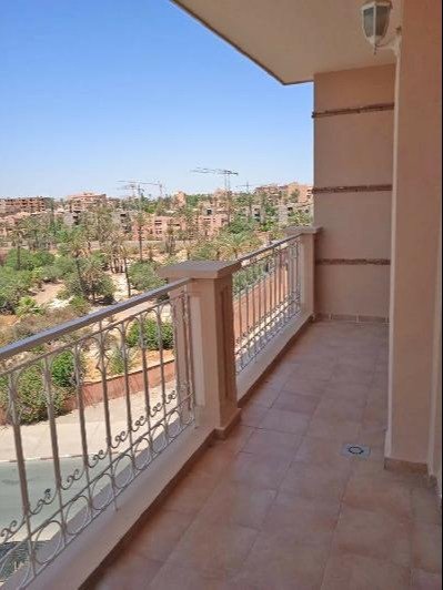 Bel Appartement de 3 Chambres avec grande Terrasse situe Dans une Résidence Sécurisée en plein centre de Gueliz