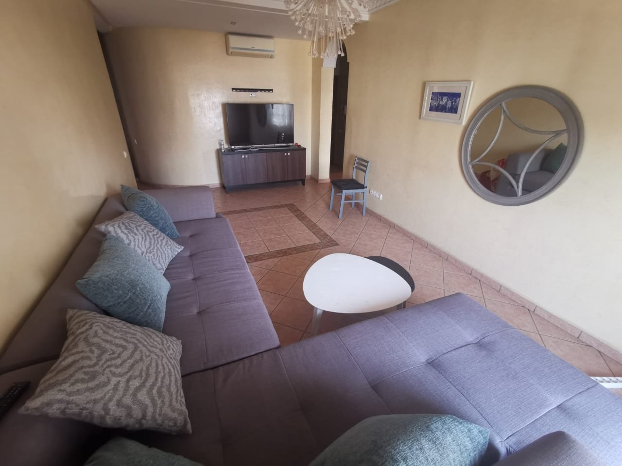 A Louer un Bel Appartement Meublé, 2 chambre Salon avec 2 Balcon situé dans un immeuble calme et sécurisé à Founty Agadir