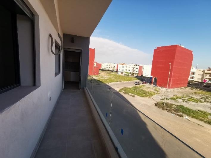 A louer vide appartement en bon état de 2 ch avec terrasse, résidence neuve, situé à Haut-Founty - Agadir