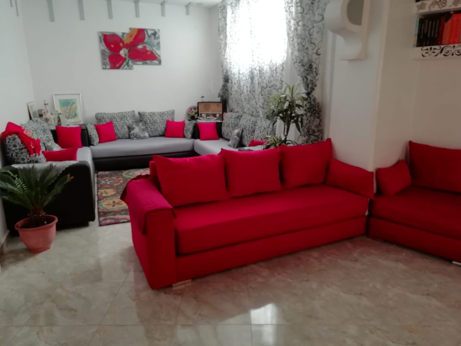 A louer meublé joli appartement de 130m² 2ch avec une terrasse privative situé au quartier Hay Mohammadi