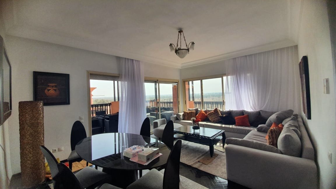 Magnifique Appartement avec une Joli Terrasse vue Panoramique sur l'atlas Situé dans une Résidence avec Jardin et Piscine en Plein Centre de l'Hivernage