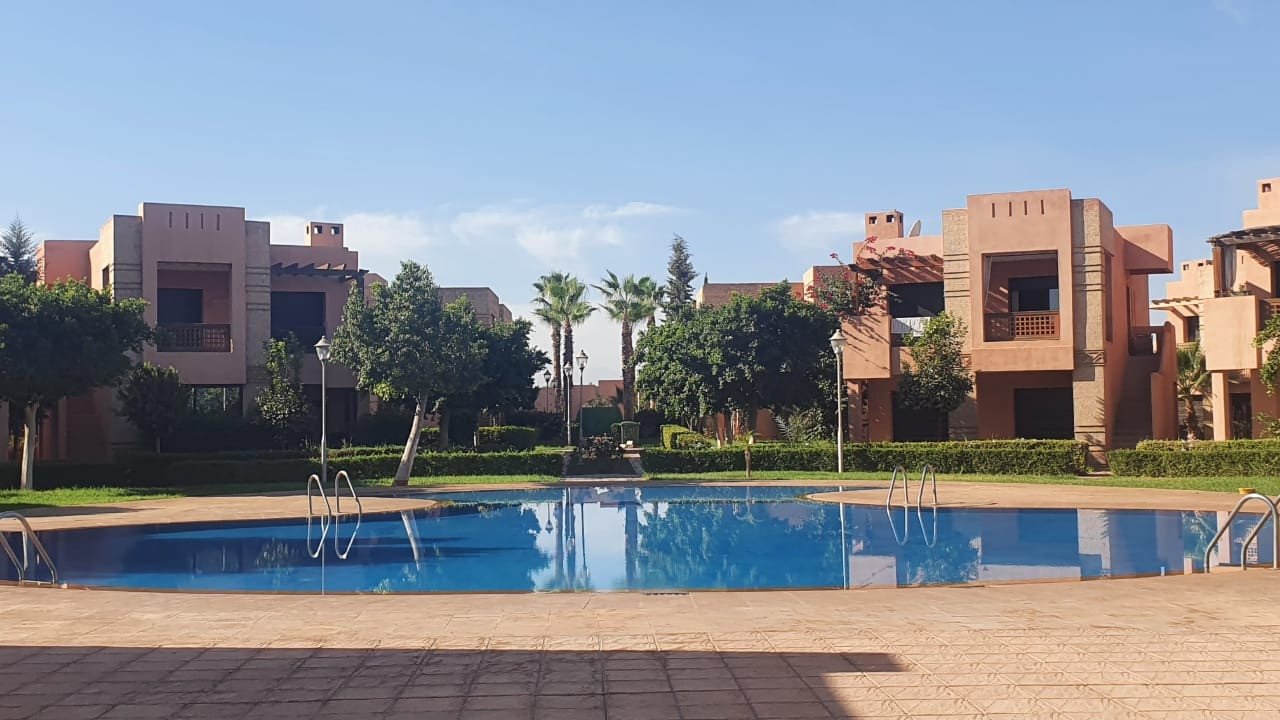 Bel Appartement avec une Terrasse bin Meublée Situé dans une Résidence avec Jardin et Piscine Sur La Route d'ourika Km 3