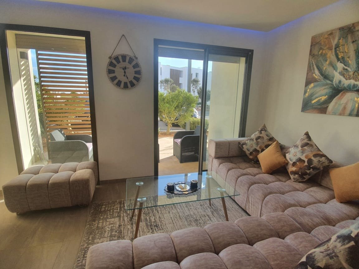 Bel appartement F2 rez de jardin moderne av terrasse vue sur jardin et piscine