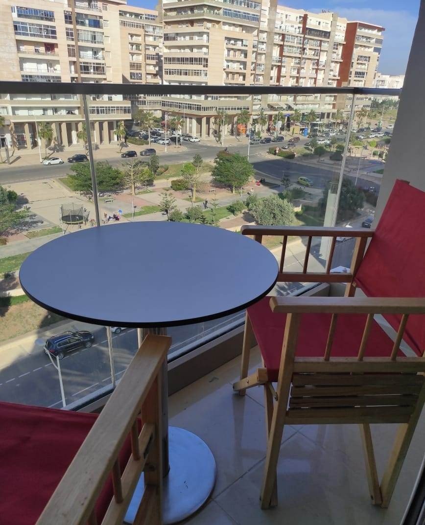 Bel appartement 2ch à louer meublé  joli décoration  avec balcon vue panoramique résidence sécurisée à Hay Mohammadi