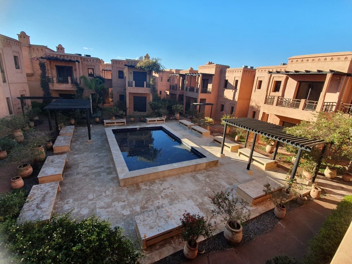 Bel appartement à louer vide bien exposé avec terrasse aux jardins d'Atlas route d'Ourika km 12