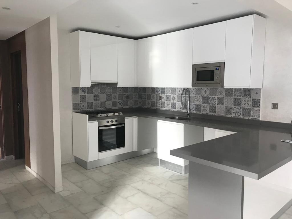 Bel Appartement tout neuf moderne de 2 chambres avec une petite terrasse situé au quartier camp el ghoul proche de lycée Victor Hugo - Marrakech