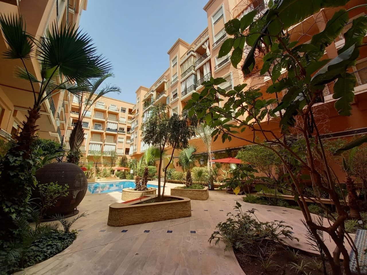 Bel Appartement lumineux de 2 chambres, 2 salles de bain avec terrasse dans une résidence avec piscine collective à semlalia - Marrakech