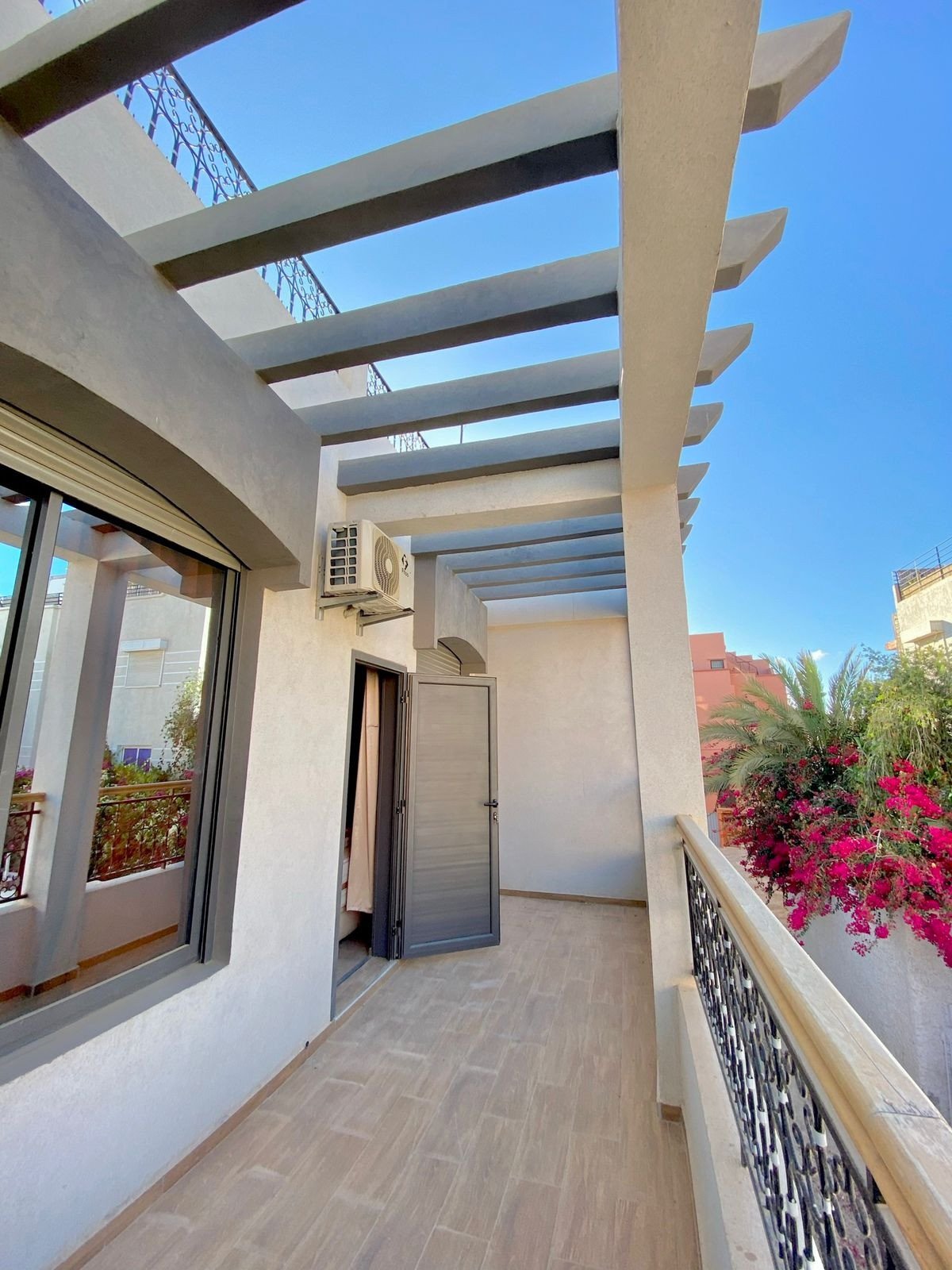 Appartements F2 modernes à louer vides en bon état  à qq pas de la plage de Taghazout