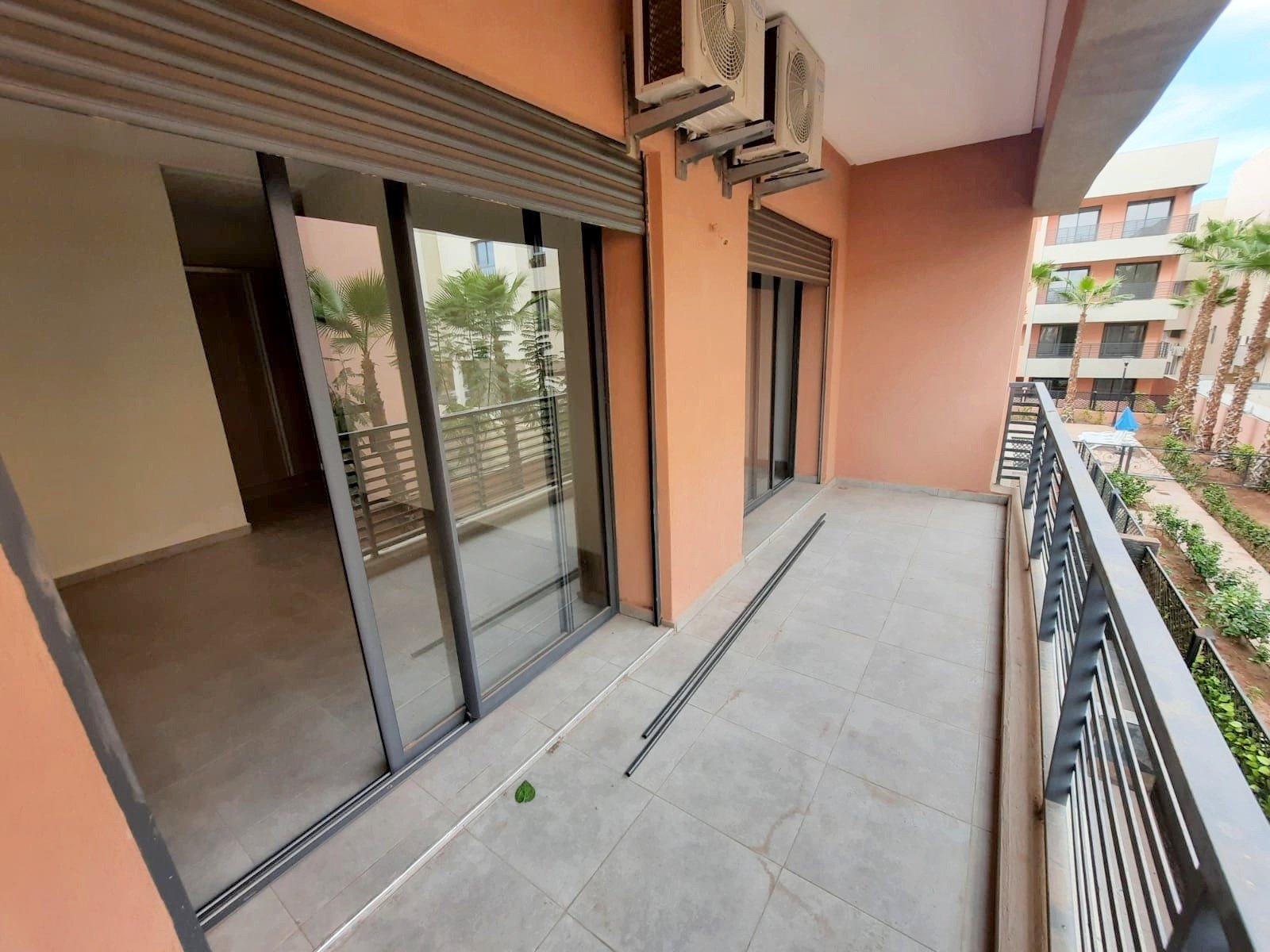 - Bel Appartement à louer vide de 2 chambres avec terrasse dans une résidence avec piscine collective à Targa - Marrakech