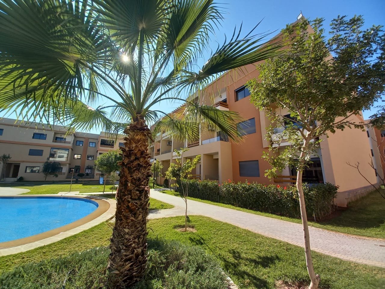Studio vide à louer avec terrasse dans une résidence avec piscine collective à TARGA - MARRAKECH