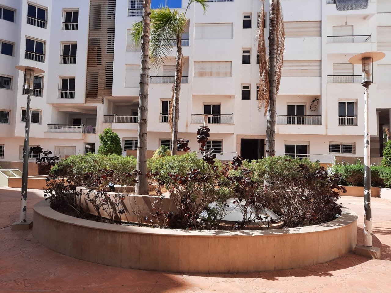 Joli appartement meublé à louer de 83 m² avec 2 chambres et balcon situé dans une résidence sécurisée et calme à hay Mohammadi - AGADIR