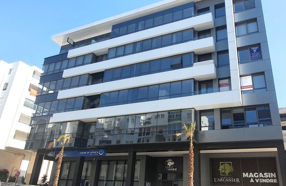 Plateau bureau haut standing dans un immeuble très chic dédié uniquement aux  professionnels à Avenue des Far à  qq. Pas de Talborjet