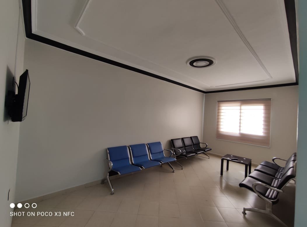 Appartement usage bureau de 4 pièces 77m² avec terrasse, bien situé à l'Avenue Hassan 2