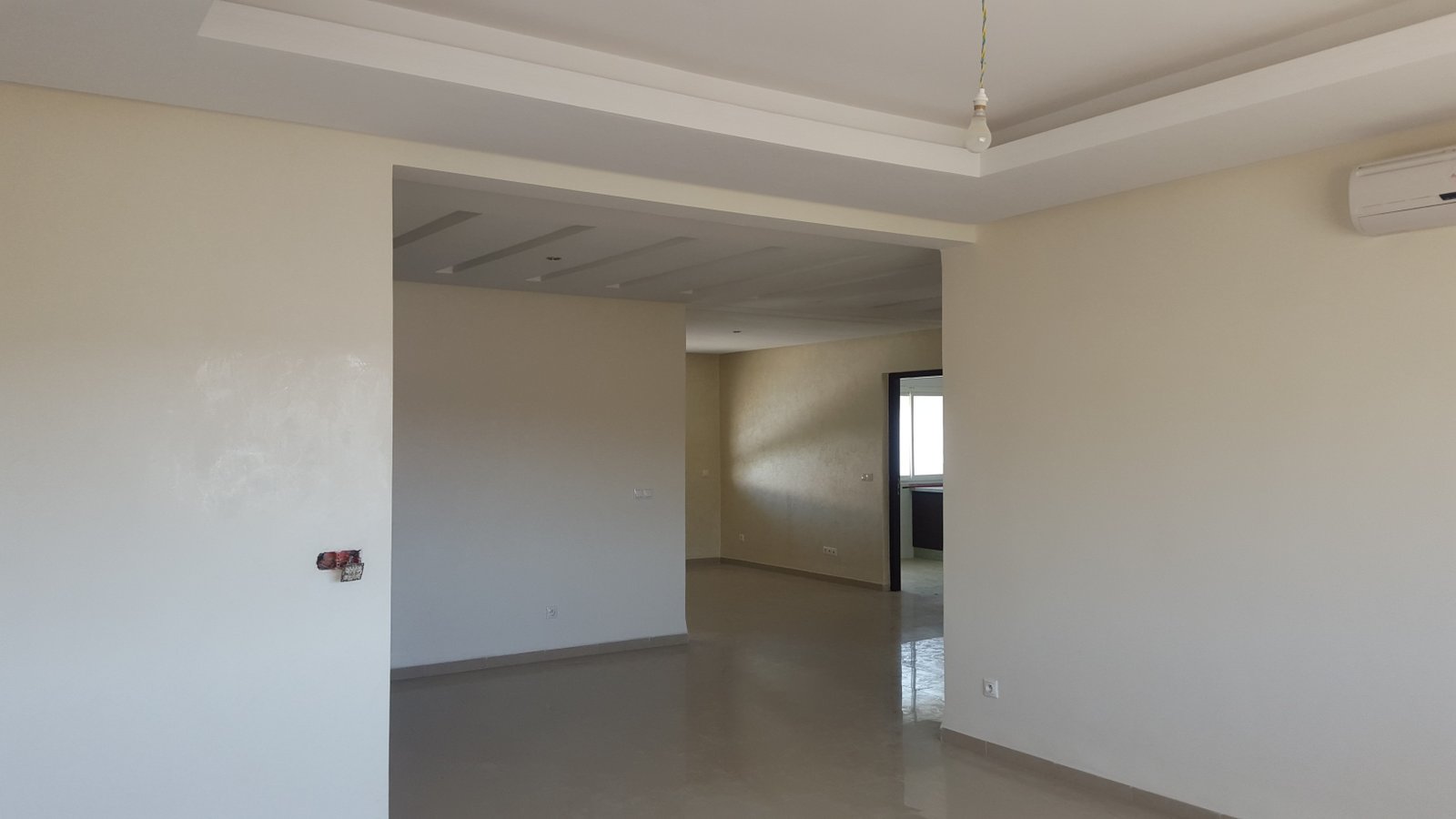 Grand appartement usage bureau de 138m² avec terrasse bien situé à l'Avenue des FAR