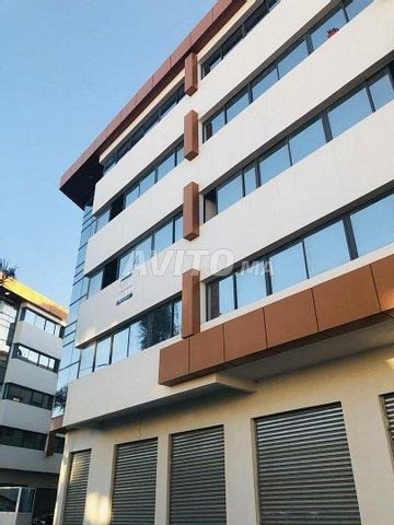 A louer pour usage professionnel  un plateau bureau d'une sup de 77 m² au 1 er étage d'un immeuble bien situé dans un quartier calme et sécurisé à Hay AL HOUDA AGADIR