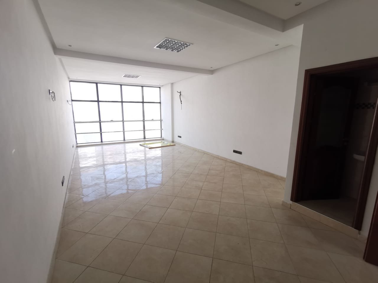 A louer 2 plateaux bureaux de 50 et 62m² bien situés au quartier Salam