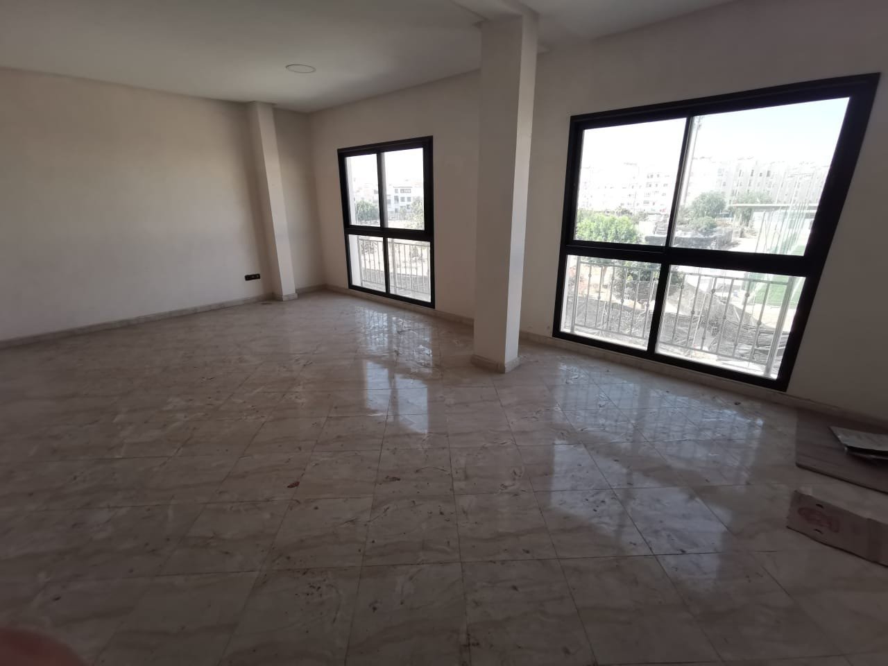 Plusieurs plateaux bureaux à louer dans un immeuble sécurisé avec ascenseur de 40m² à 42 m² bien situé au quartier Salam