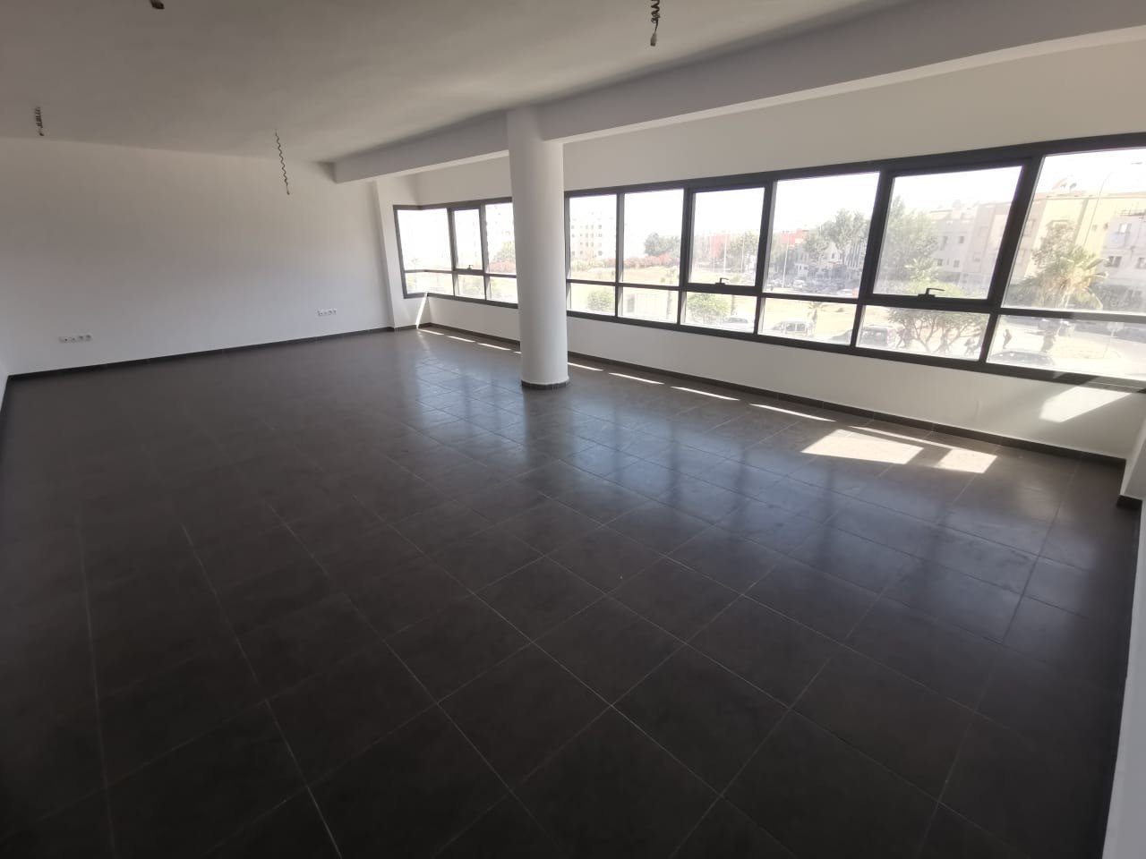 2 plateaux bureaux neufs à louer de 60 et 75m² excellente situation sur le grd Boulevard Hassan 1