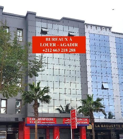 TINASS IMMO vous propose plusieurs plateaux bureaux à louer dans un immeuble sécurisé avec ascenseur de 75m² à 85 m², bien situé au boulevard Hassan 1 - Dakhla AGADIR