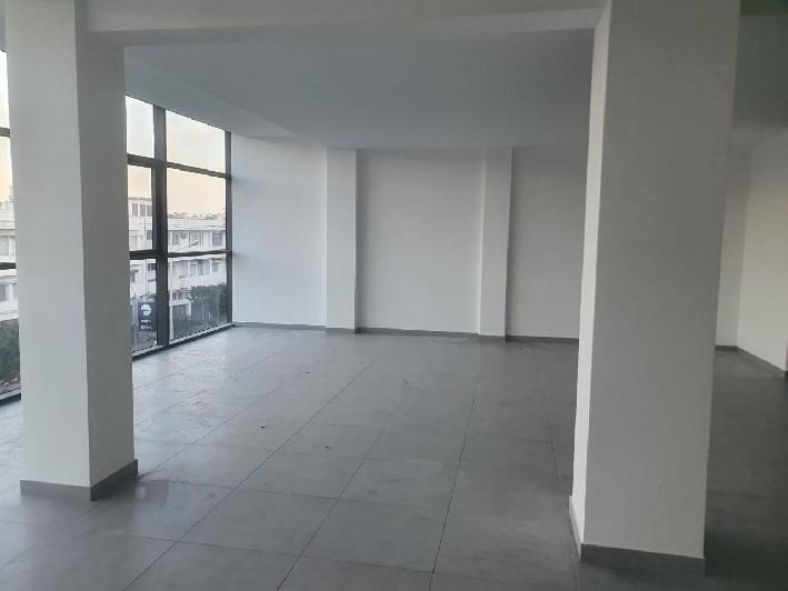 A louer 2 plateaux bureaux de 84m² et 85m², bien situés dans un immeuble neuf en plein centre d'Agadir, avenue Hassan II