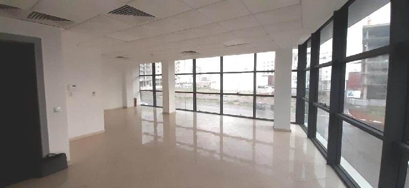 Des plateaux bureaux à louer superficies entre 60 et 107m² lumineux, résidence sécurisée avec parking au quartier Haut Founty - Agadir