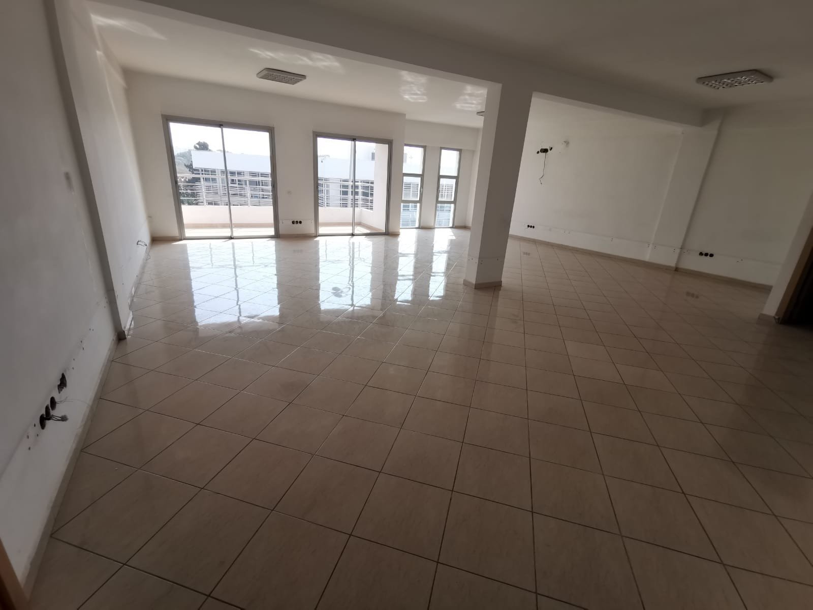 Des plateaux bureaux à louer  de diverses superficies de 33m² à 107m², biens situés au quartier Talborjt en plein centre d'Agadir