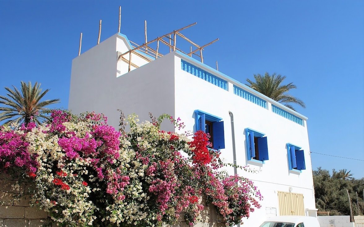 Jolie maison à louer meublée et équipée 3ch avec terrasse vue imprenable sur les montagnes à 11 km de la plage d'Aourir