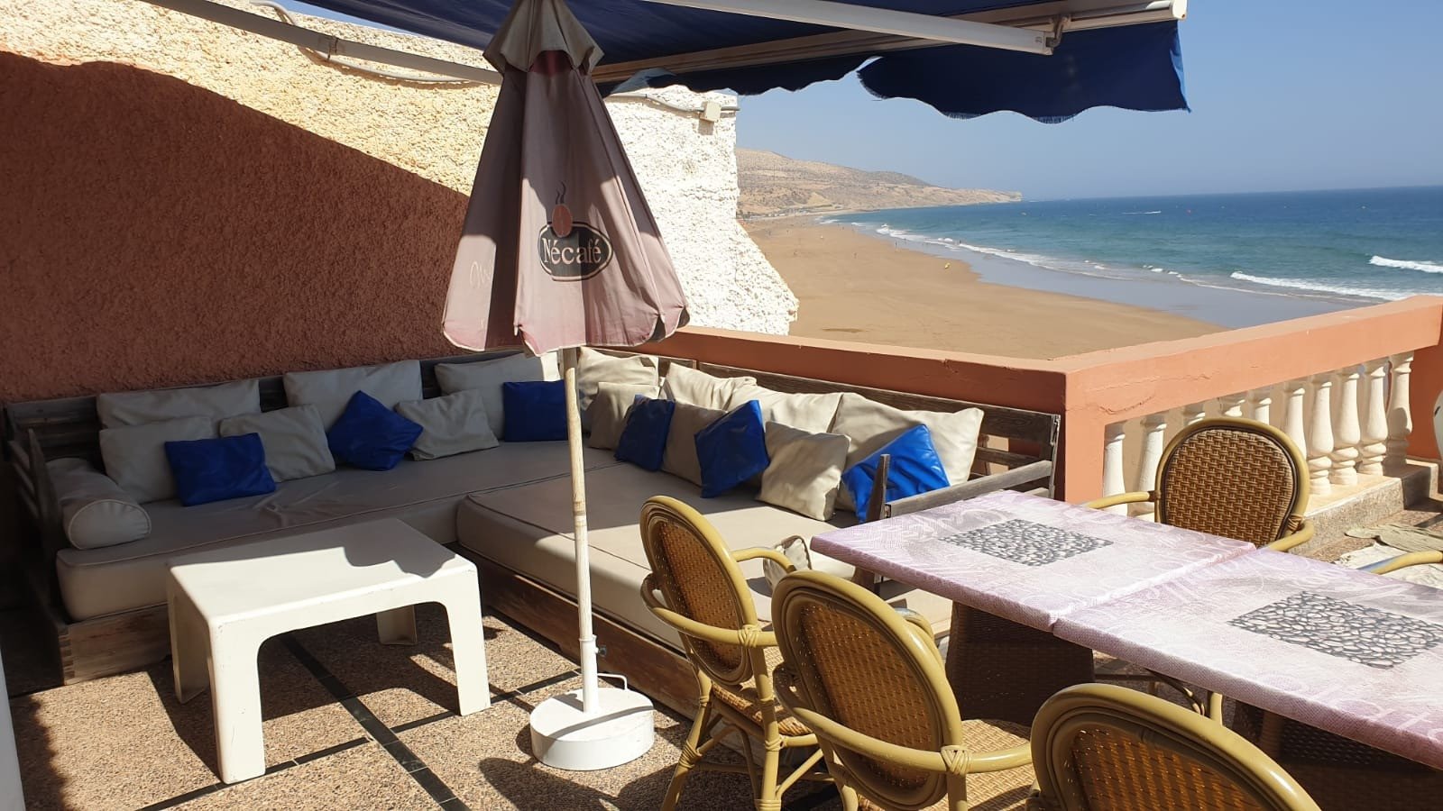 Charmant appartement plateau pied dans l'eau  avec terrasse  à louer  à Taghazout Agadir
