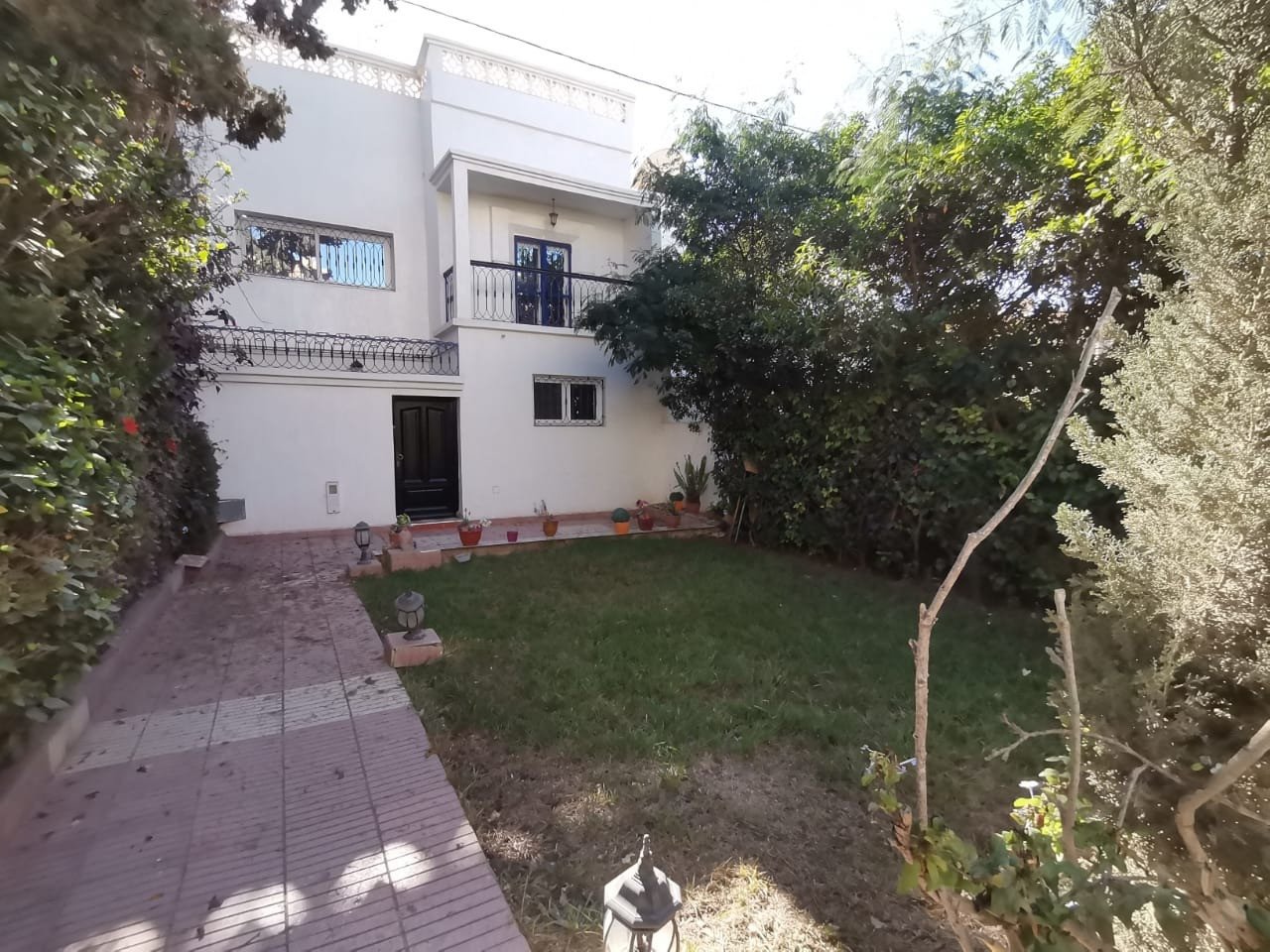 Belle maison à louer vide de 3 chambres avec terrasse et jardin située au calme au quartier  Riad Salam