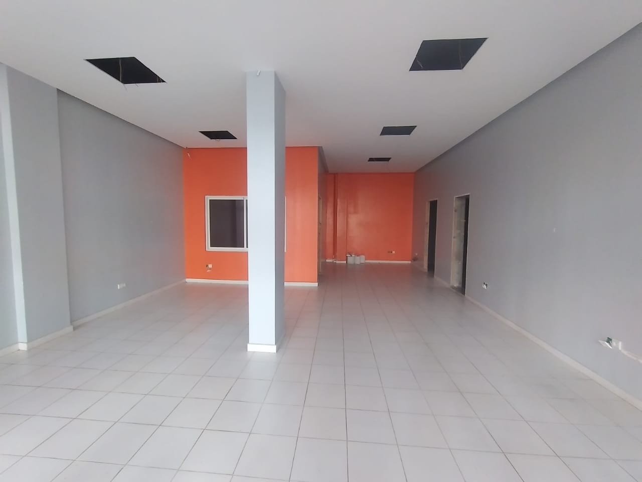 Un Local Commercial en Location très bien situe à Hay Mohammadi sur un Boulevard de grand potentiel.