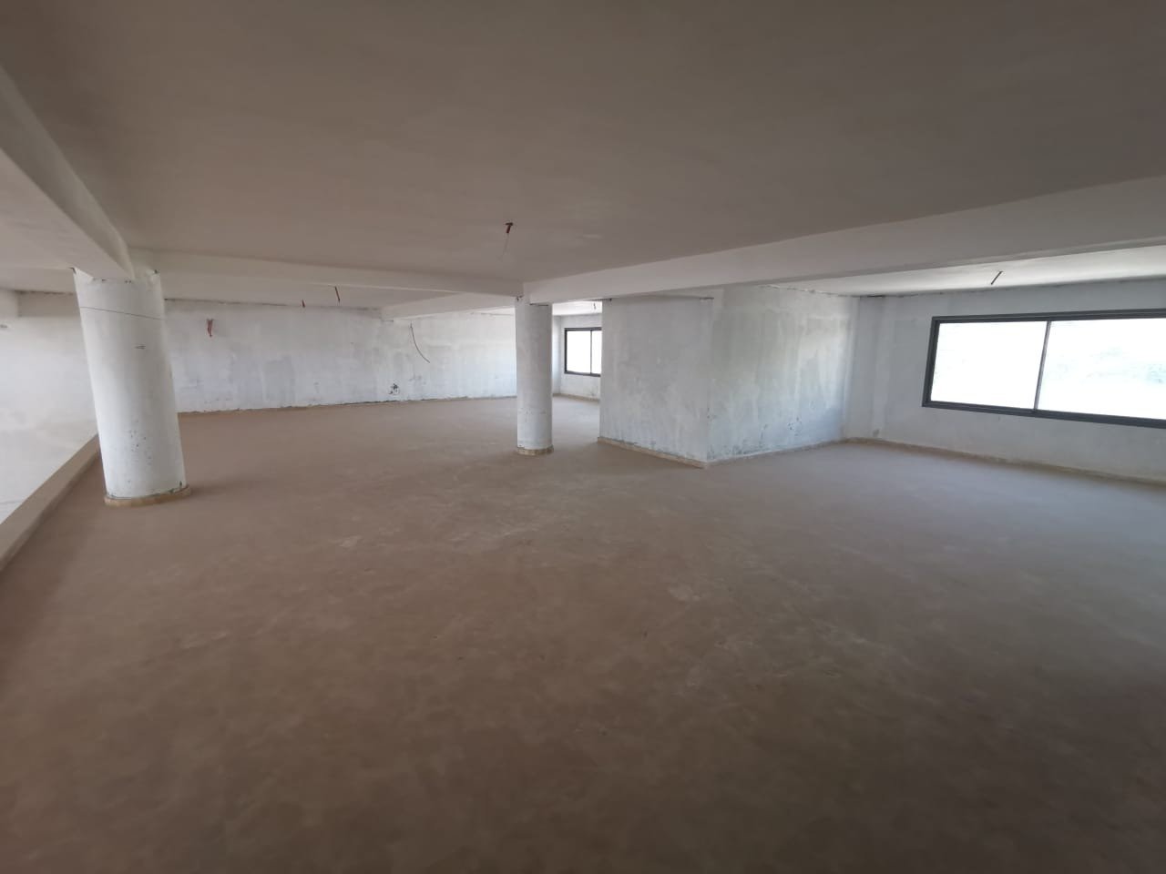 Bonne affaire à saisir grand magasin de 920m² à louer bien aménagé excellente situation sur le grd boulevard Hassan 1