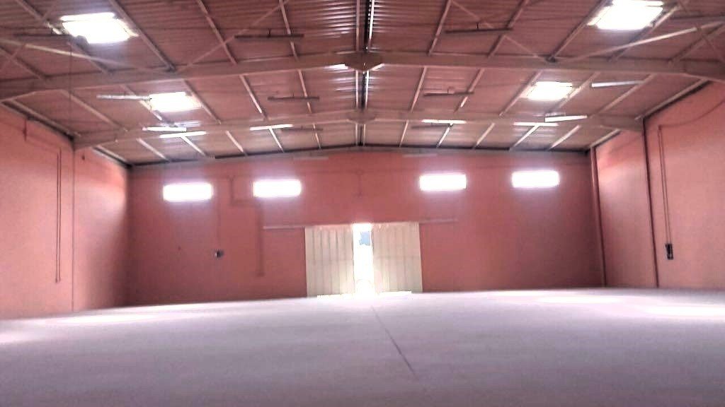 Showrooms ou Dépôts à louer dans la zone industrielle de Sidi Ghanem, sécurisés,  bien situés et facilement accessibles.